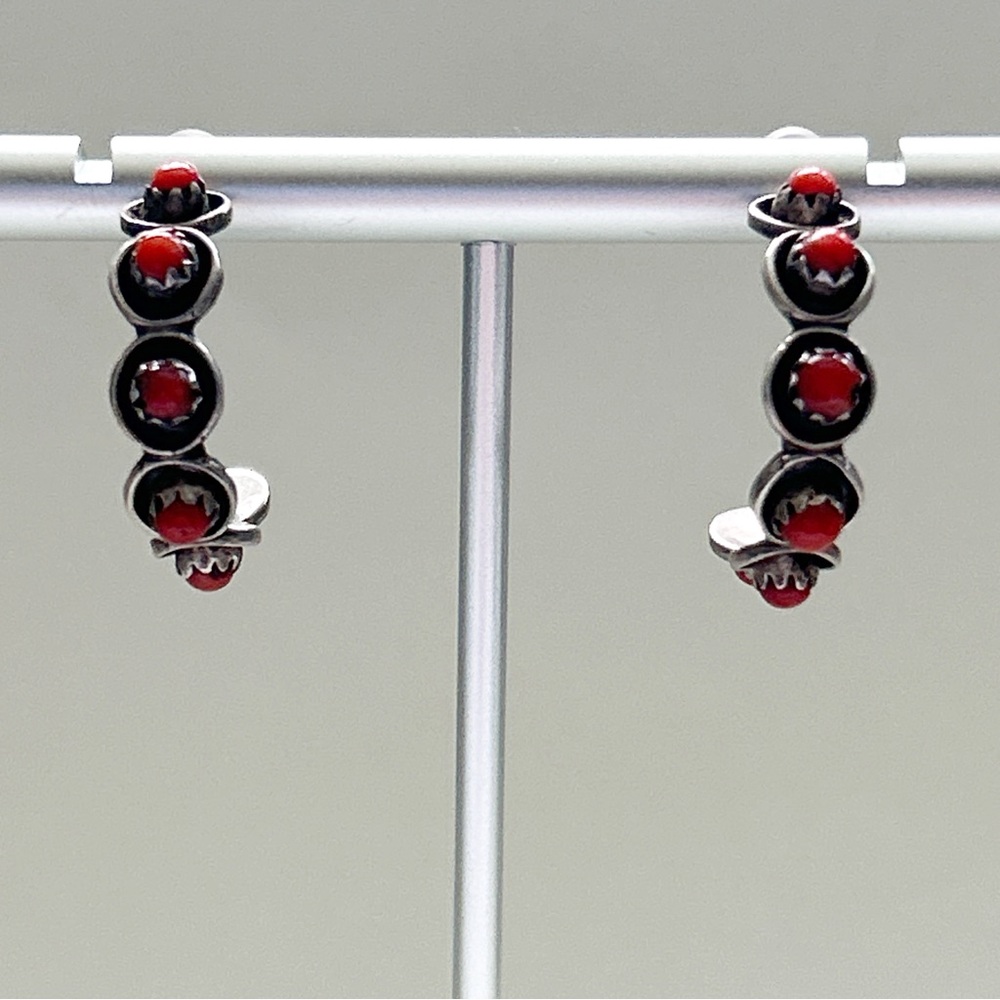 Vintage Southwestern Snake Eye Coral Sterling Silver C Hoop Earrings - Picture 4 of 11